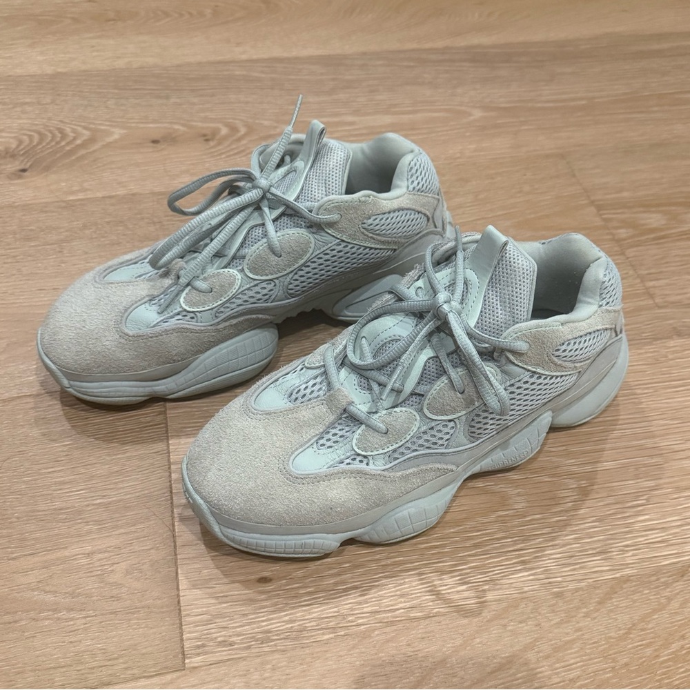 Yeezy Boost 500 in Light Grey/Cream